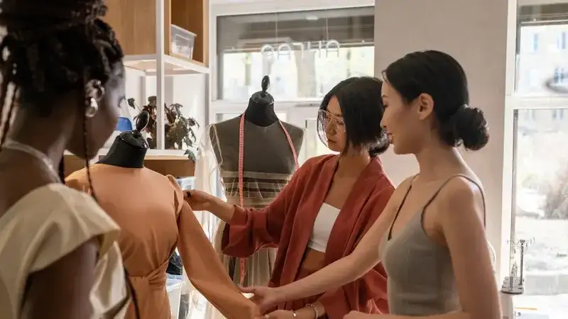 Comment accélérer le processus d'échantillonnage avec votre usine de maillots de bain